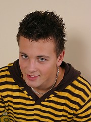 Meaty twink from Europa - Gay boys pics at Twinkest.com