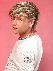 Blonde twink shows his big cock - Gay boys pics at Twinkest.com