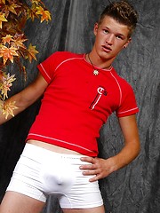 Cute sporty boy with uncut dick getting naked - Gay boys pics at Twinkest.com