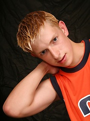 Blond twink strokes dick - Gay boys pics at Twinkest.com