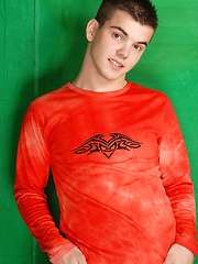 Hot twink shows cock - Gay boys pics at Twinkest.com
