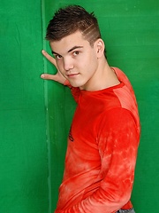Hot twink shows cock - Gay boys pics at Twinkest.com