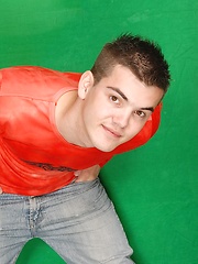 Hot twink shows cock - Gay boys pics at Twinkest.com