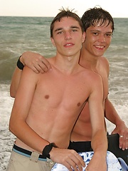 Cute sexy twinks naked by the sea - Gay boys pics at Twinkest.com