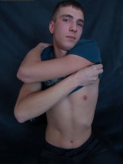 Lanky first-timer bares his boy dick and rubs a good thick load out for you - Gay boys pics at Twinkest.com