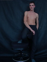 Lanky first-timer bares his boy dick and rubs a good thick load out for you - Gay boys pics at Twinkest.com