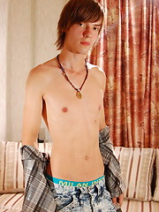 Hunky boy with carefully shaven cock filmed working his precious butt out - Gay boys pics at Twinkest.com