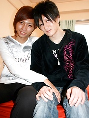 Asian boy Tsuyoshi sucks on Ryo, then they switch - Gay boys pics at Twinkest.com