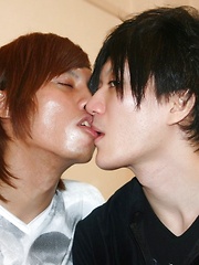 Asian boy Tsuyoshi sucks on Ryo, then they switch - Gay boys pics at Twinkest.com