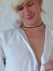 Mark - long haired blond boy is jerking - Gay boys pics at Twinkest.com