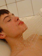 European cute twink in the shower - Gay boys pics at Twinkest.com