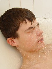 European cute twink in the shower - Gay boys pics at Twinkest.com