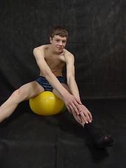 Basi - wanking naked smooth twink - Gay boys pics at Twinkest.com