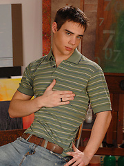 Paul gets off his cock from pants - Gay boys pics at Twinkest.com