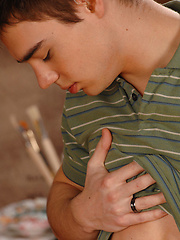 Paul gets off his cock from pants - Gay boys pics at Twinkest.com