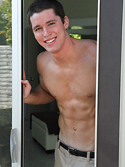 Hot muscle stud Tristan showing his cock - Gay boys pics at Twinkest.com