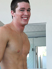 Hot muscle stud Tristan showing his cock - Gay boys pics at Twinkest.com