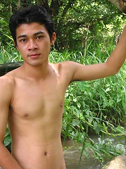 Sexy Thai guy strips in the wild - Gay boys pics at Twinkest.com
