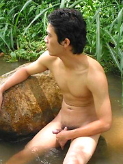 Sexy Thai guy strips in the wild - Gay boys pics at Twinkest.com