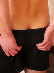 Cute college boy Michael Haze spews big load of cum. - Gay boys pics at Twinkest.com