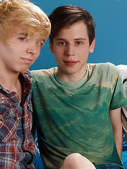 Schoolboy Threesome - Gay boys pics at Twinkest.com