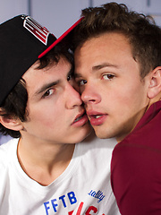 Bubble Bottom Bareback - Gay boys pics at Twinkest.com