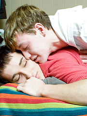 Bareback twink stars Paul and Dennis - Gay boys pics at Twinkest.com