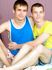 Lenny takes a messy twink facial! - Gay boys pics at Twinkest.com