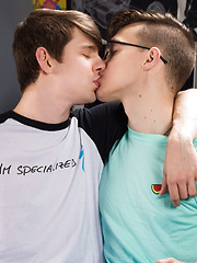 Raw Reunion - Gay boys pics at Twinkest.com