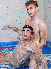 Soap Fight'n Fuck Enzo VS Matteo - Gay boys pics at Twinkest.com