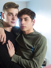 Busting Big - Gay boys pics at Twinkest.com