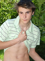 Young cute boy solo pictures - Gay boys pics at Twinkest.com