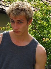 Sexy boy showing his nakeed body without shy - Gay boys pics at Twinkest.com