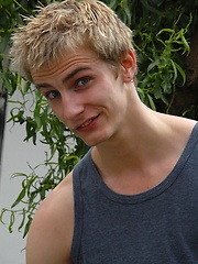 Sexy boy showing his nakeed body without shy - Gay boys pics at Twinkest.com