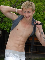 Sexy boy showing his nakeed body without shy - Gay boys pics at Twinkest.com