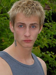 Sexy boy showing his nakeed body without shy - Gay boys pics at Twinkest.com