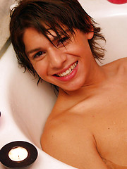 Sexy boy waxing his rod in the bath - Gay boys pics at Twinkest.com