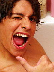 Sexy boy waxing his rod in the bath - Gay boys pics at Twinkest.com