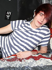 Cute emo boy Rhys Casey jerks off - Gay boys pics at Twinkest.com