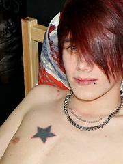 Cute emo boy Rhys Casey jerks off - Gay boys pics at Twinkest.com