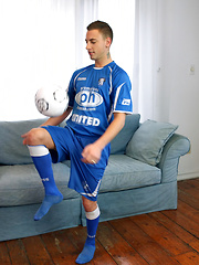 Italian soccer boy exposes his sexy body - Gay boys pics at Twinkest.com