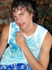Straight euro boy posing on the backyard - Gay boys pics at Twinkest.com