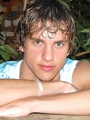 Straight euro boy posing on the backyard - Gay boys pics at Twinkest.com
