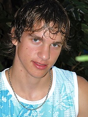 Straight euro boy posing on the backyard - Gay boys pics at Twinkest.com