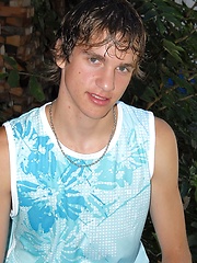 Straight euro boy posing on the backyard - Gay boys pics at Twinkest.com