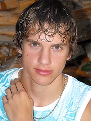 Straight euro boy posing on the backyard - Gay boys pics at Twinkest.com