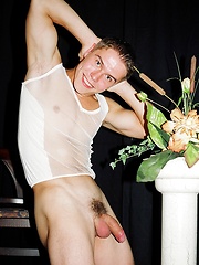 Beefy boy jerking his uncut penis - Gay boys pics at Twinkest.com