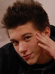 Straight smiley boy exposes his sexy body - Gay boys pics at Twinkest.com