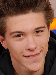 Straight smiley boy exposes his sexy body - Gay boys pics at Twinkest.com