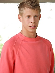 Sweet white-haired boy posing on the building - Gay boys pics at Twinkest.com